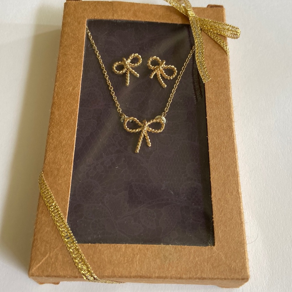 NWT Cost Plus World Market Bow Shaped Post Earrings and Necklace Set